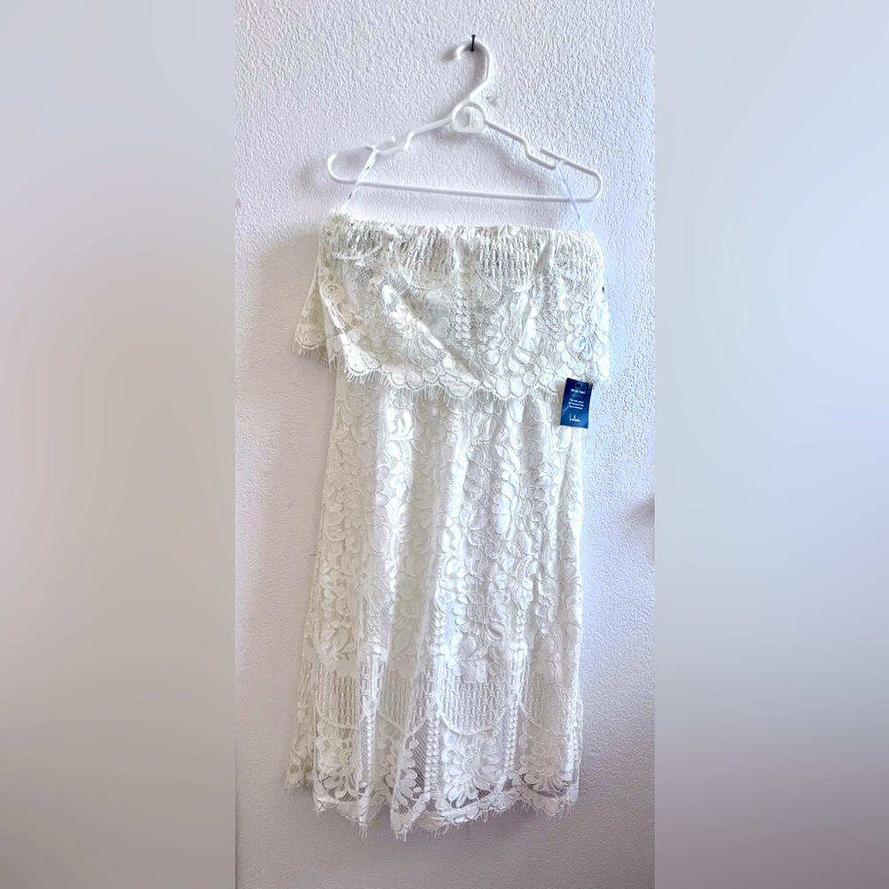 Lulu’s Strapless white/cream lace dress